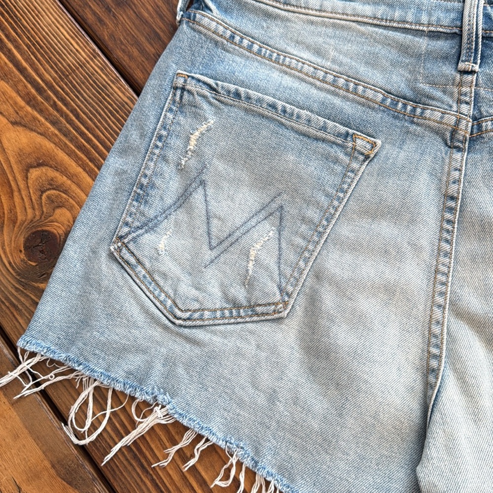 Mother, tomcat kick spray shorts, color true confessions. Button up. Size 33. - Picture 6 of 8